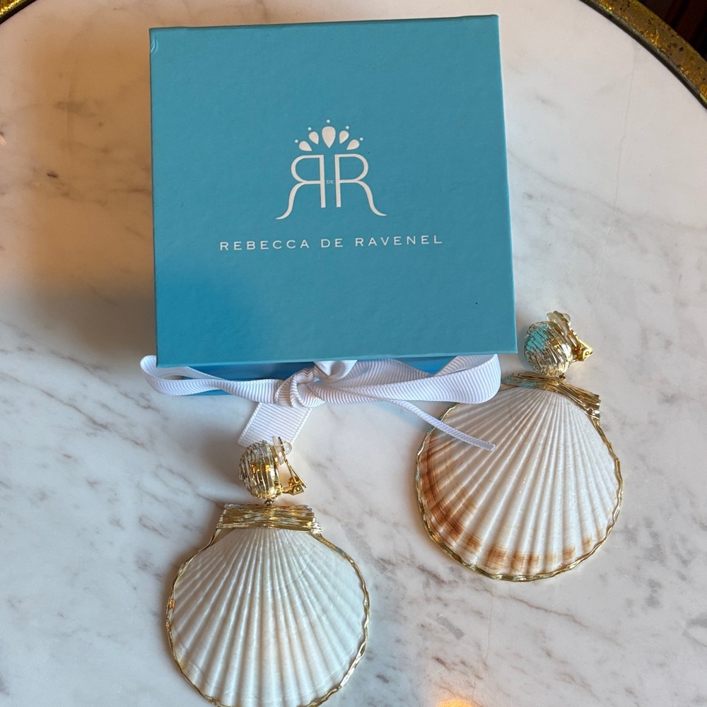 Rebecca de Ravenel Shell Earrings